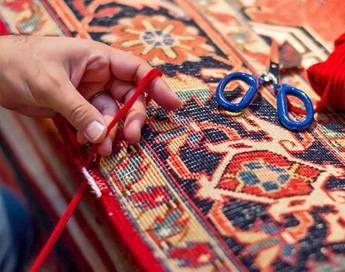 خدمات تخصصی و حرفه ای رفوی فرش در قالیشویی باجک قم